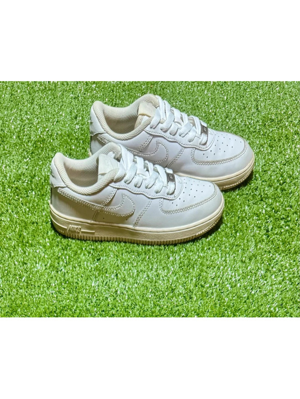 Nike Air Force 1 Low – Triple White Size: 1Y (Youth)